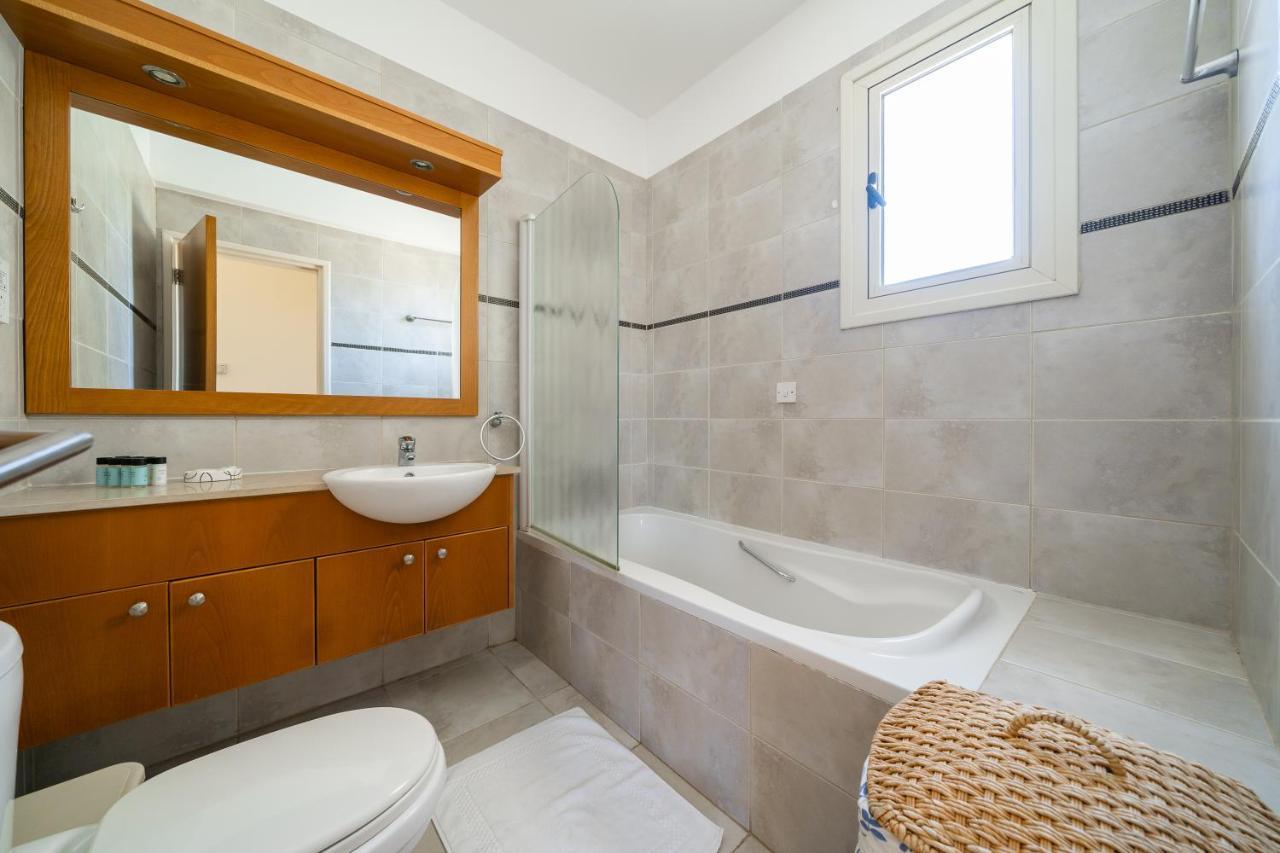 Atlantica 4 Bedroom Villa Near The Beach Protaras Exterior photo